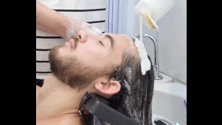 Lucas Frankreich viene lavato con lo shampoo - scena fetish dello shampoo