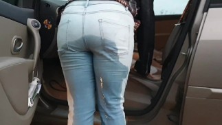 ⭐ Алиса мочится в джинсы на публике! Извращенная девчонка!