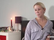 Preview 1 of Ersties - Blonde Jenny masturbiert mit Lieblingsvibrator nach sinnlicher Fußmassage