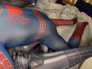 Spider-Man Se Folla a Una Chica Araña - OF Esposado