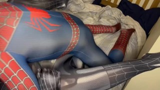Spider-Man se folla a una chica araña - OF esposado