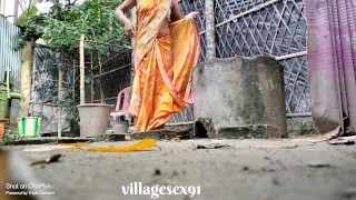Индийский х жена трахается на открытом воздухе ( Официальное видео от villagesex91)