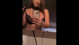 LEHRERIN ZEIGT IHRE DESSOUS