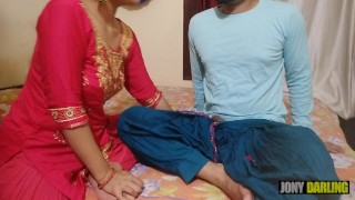 Stiefmoeder betrapte zoon op het dragen van salwar, ze dacht dat ik homo was