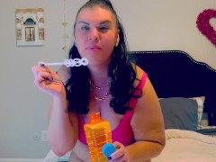 Thick BBW Blows Bubbles! - Screenshot 10 of 16 - Big Tits