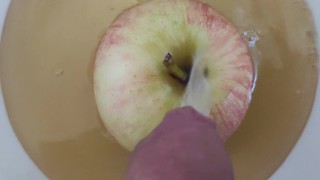 Pis op een appel