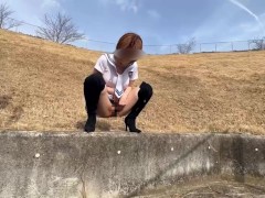 【4K高画質】彼女と野外露出してたら我慢できず大放尿♡放尿中に突然車が現れ完全にばれちゃった変態巨乳M熟♡ 個人撮影/日本人　かわい/素人/パイパン/スタイル抜群/美女/変態/巨乳　無修正/流出/晒し - Screenshot 11 of 16 - Mom
