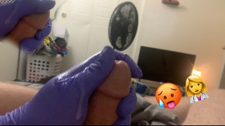 Kinky femme infirmière traite ma bite pour un échantillon de sperme!