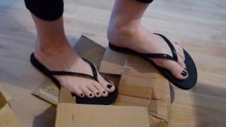 crushing the box- german foot fetish