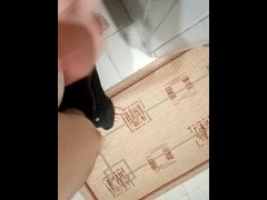 Еще 28, но хуек уже не стоит нормально. Лузер-импотент вонюша филимонов пыжится, ебясь с рукой - Screenshot 3 of 16 - Tiny Dick