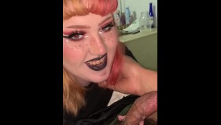 POV EMO BADDIE S’ÉTOUFFE SUR UNE BITE