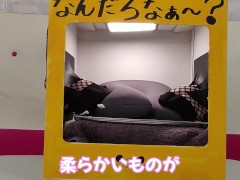 女子大生まな【足フェチ必見】箱の中身を足でさわってみたら　027 - Screenshot 10 of 16 - Beauty