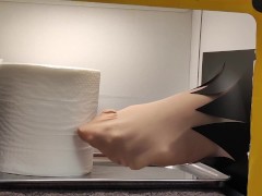 女子大生まな【足フェチ必見】箱の中身を足でさわってみたら　027 - Screenshot 7 of 16 - Masturbation