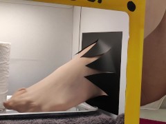 女子大生まな【足フェチ必見】箱の中身を足でさわってみたら　027 - Screenshot 8 of 16 - スレンダー