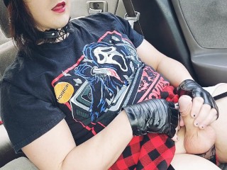Femboy 在车里被抓到抽搐