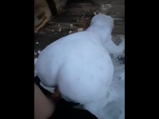 Черт возьми, Фрости Девушки Снеговика, прежде чем она растает от моего горячего члена!