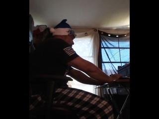 Дрочу и смотрю порно в одиночестве