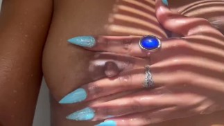 在淋浴间等待我的兄弟 BSF 来狠狠💦地操我