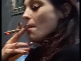 BOSS MILF CHATTING AN SMOKING A CIGARETTE 🚬