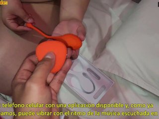 Este hueco de culo se traga el vibrador "Lili" de Honey Play Box. Obtén un 20% de descuento...