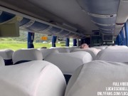 Preview 1 of Punhetando e gozando no ônibus de viagem (Full video in OnlyFans)