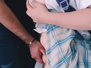 Colegiala latiana es masturbada por su profesor