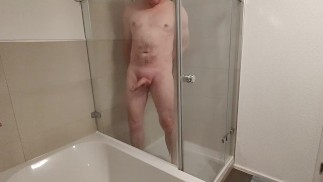 家伙在洗澡和屁股指法时下车了。