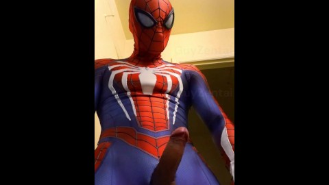 spiderman se branle et jouit en costume de réplique ps4