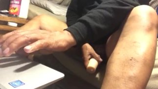 Большая порция спермы вышла из меня во время просмотра pornhub