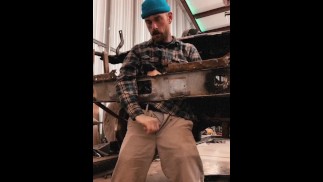 Рискованный камшот с соседними коллегами, снятый другим