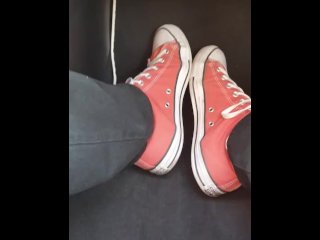 Viens lecher mes converse