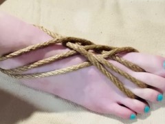 Learning to bind my own feet. 🥰🦶🏼