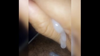 在我洗澡的时候再次抽搐，直到她拿出我剩下的一点牛奶，它已经