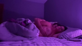 Trailer von Amateur-Milf, die ihre neuen großen Titten vor dem Sex gefickt bekommt