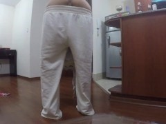 My girlfriend likes to exercise with her ass out, dirty and vulgar girl