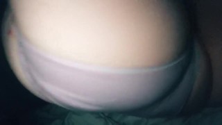 Thick white girl shakes her ass!!