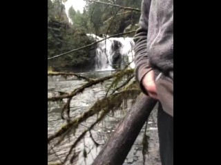 Pissen in De Buurt Van Trent Falls Op Vancouver Island Canada Tijdens Een Wandeling