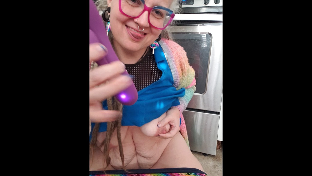 Full house sends this Silver Hippie to masturbate on the kitchen floor -- *  DeathPixZStx does PORN *