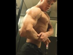 Young stud shows off after Chest Day!