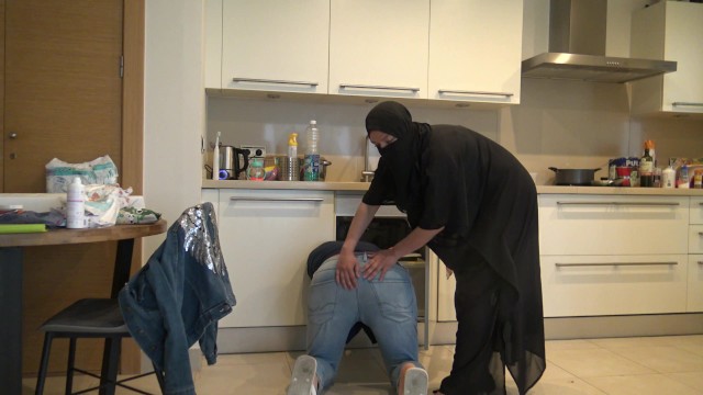 Arab Egyptian Wife Fucking the Plumber زوجة مصرية مع السباك