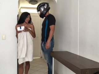 I seduce the messenger not to pay him but in the end he escapes me