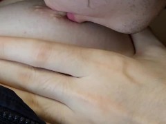 勃起した乳首を吸ったり舐めたりする // 日本式乳房マッサージ - Screenshot 14 of 16 - Boobs