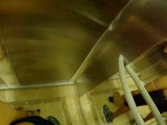 Follando en ASCENSOR - Screenshot 15 of 16 - Homemade