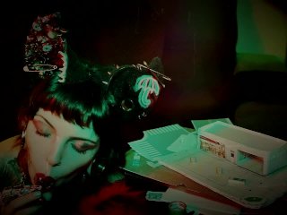 Mari Zombie plaing cat from another planet