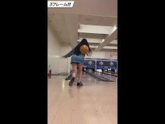 【おしがま】ボーリング中にお漏らし決壊してしまう女｜手コキ日本人おしっこ我慢素人オシッコ女子おもらし射精美脚美尻YouTuber尿フェチ無修正顔射 3/16