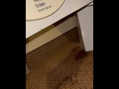 redhead hotel pee..i got excited watching my piss waterfall