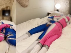 【特撮ヒーローのアクメセックス】「ピンクができることはおまんこ使うことだけだろ？」私は仲間の精子を出すことで疲れを癒し、地球を守ります。レンジャー達の戦闘の裏映像をご覧ください。 - Screenshot 5 of 16 - 戦隊