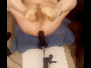 Guy on fuck machine with virtual fk buddy