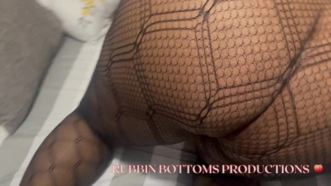 Savana Savage Shows Her Big Ass Off in Fishnets