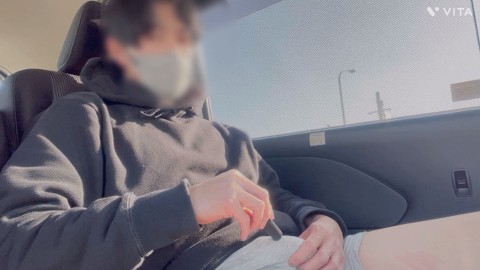 [Amateur / Für Frauen] Masturbation mit einem Vibrator auf dem Parkplatz eines Supermarkts